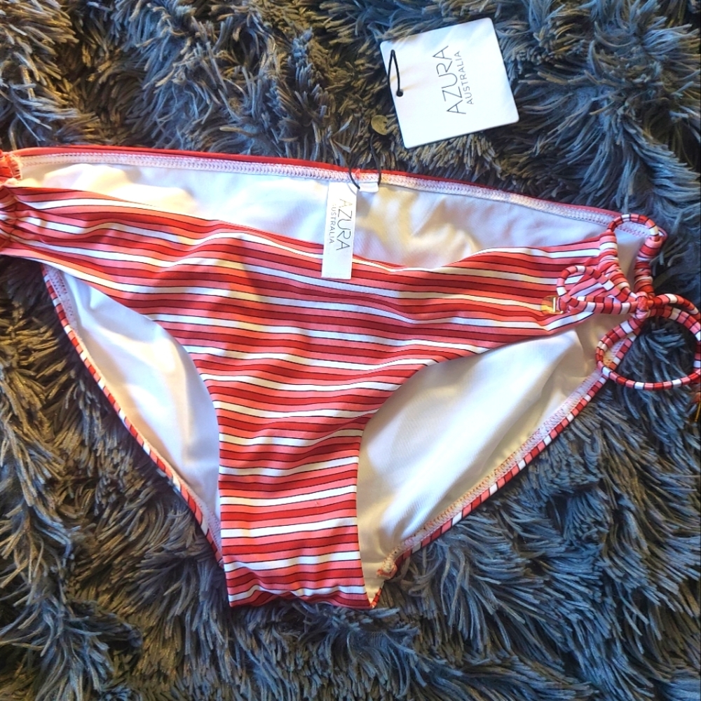 NWT beautiful, flattering bikini bottom.